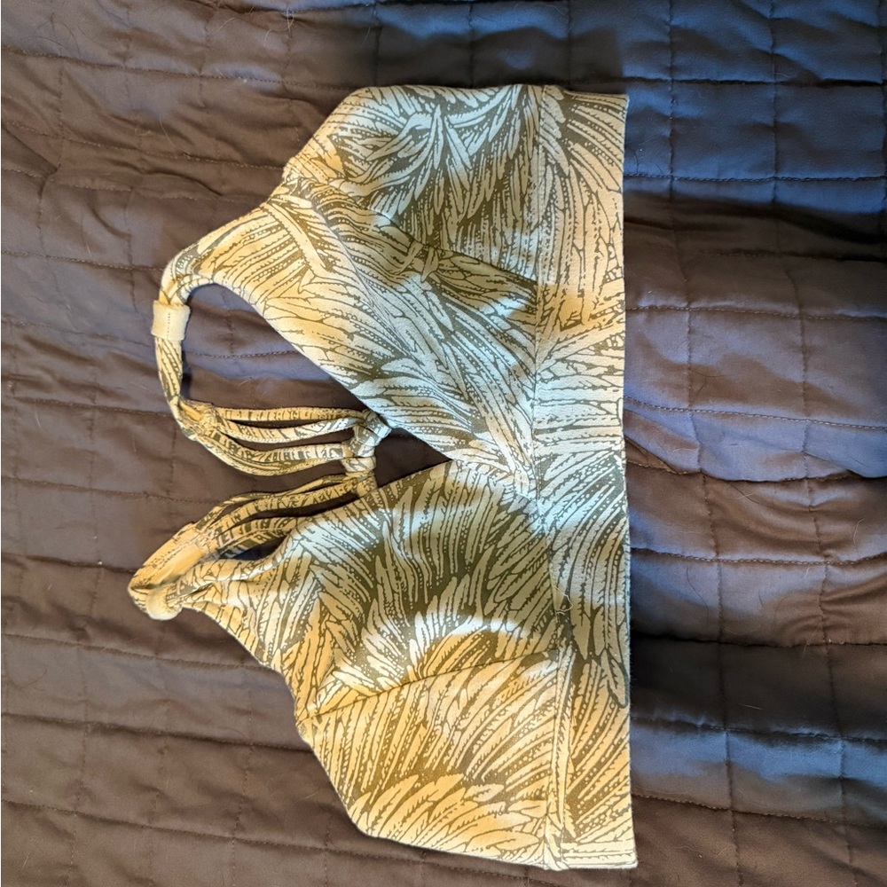 Elegant Leaf Pattern Halter Tank Top